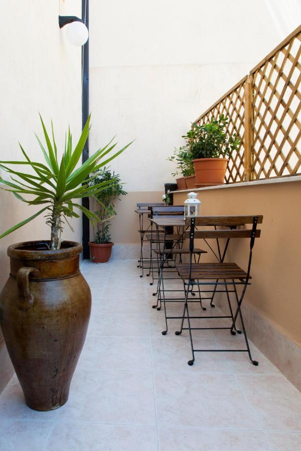 Apartment Domus Schiavuzzo Palermo Bagian luar foto